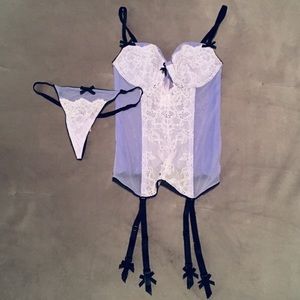 32A/XS Victoria’s Secret Corset w/ Garter Straps